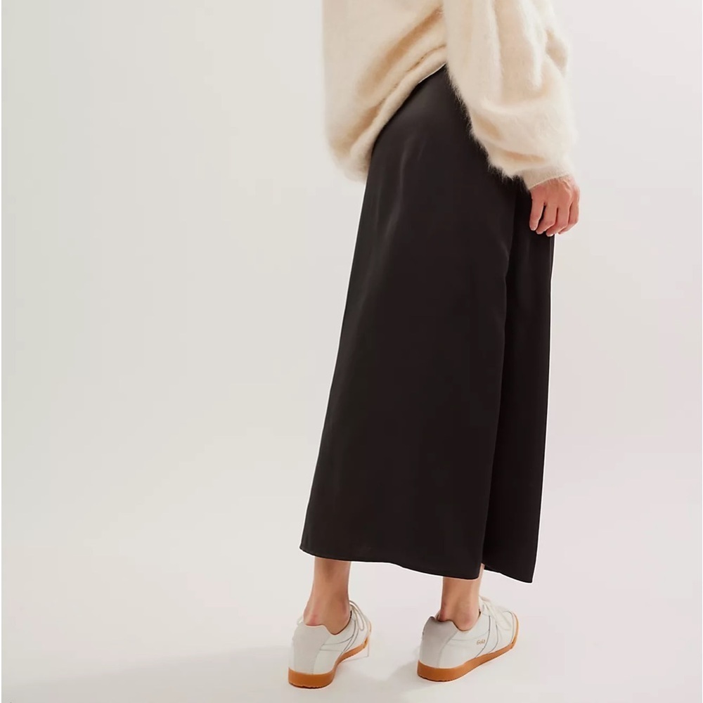 NWT Closed Wrap Skirt - Picture 4 of 4